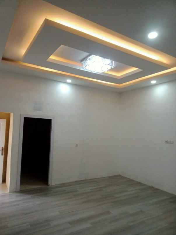 dijual kost jl garuda sakti