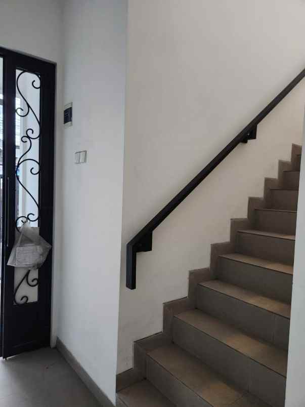 dijual kost menteng jakarta selatan