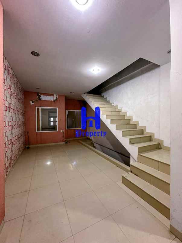 dijual ruko 4 tingkat di jalan sekip adam malik medan