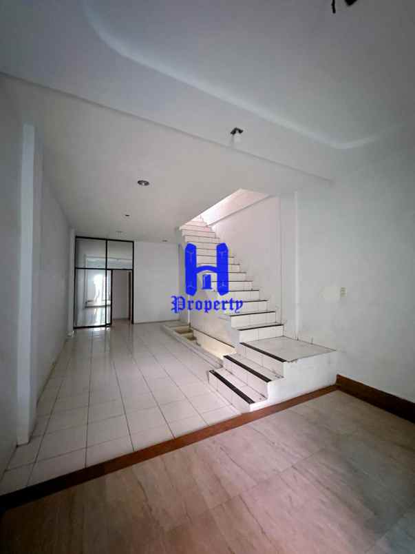 dijual ruko 4 tingkat di jalan sekip adam malik medan