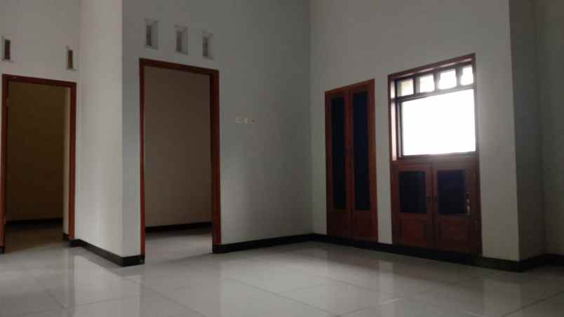 dijual rumah 2 lantai 1 menit ke kampus unwiku