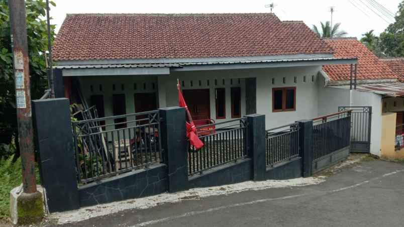 dijual rumah 2 lantai 1 menit ke kampus unwiku