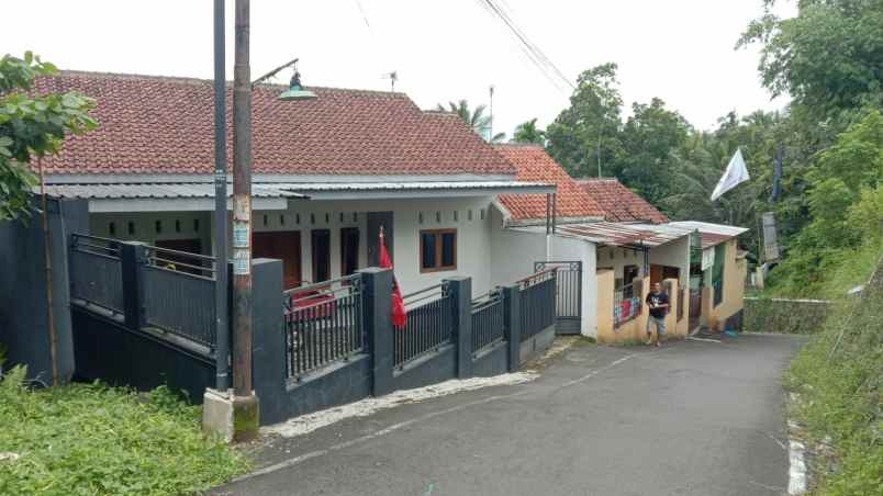 dijual rumah 2 lantai 1 menit ke kampus unwiku