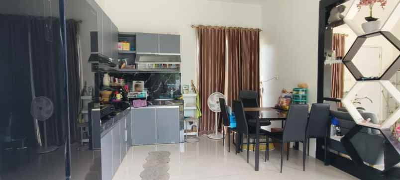 dijual rumah 2 lantai hook full furnished