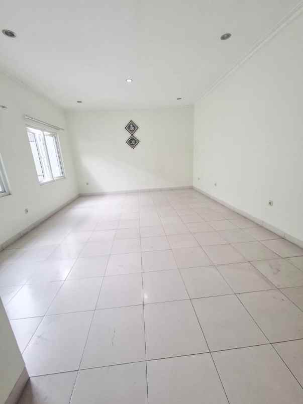 dijual rumah 2 lantai siap huni di kota wisata cibubur