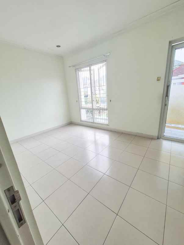 dijual rumah 2 lantai siap huni di kota wisata cibubur