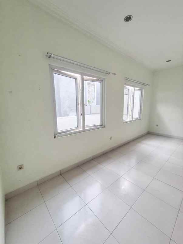 dijual rumah 2 lantai siap huni di kota wisata cibubur