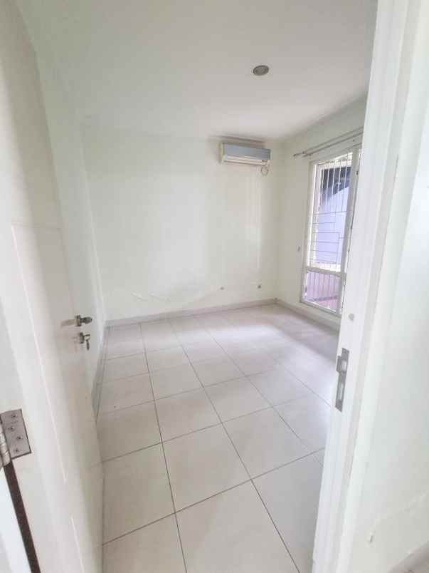 dijual rumah 2 lantai siap huni di kota wisata cibubur