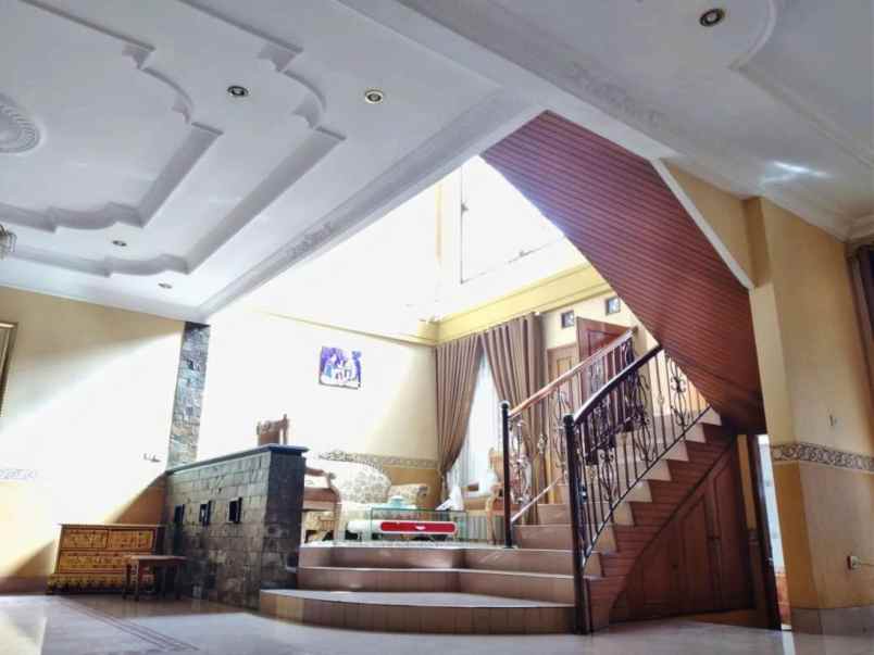 dijual rumah antapani