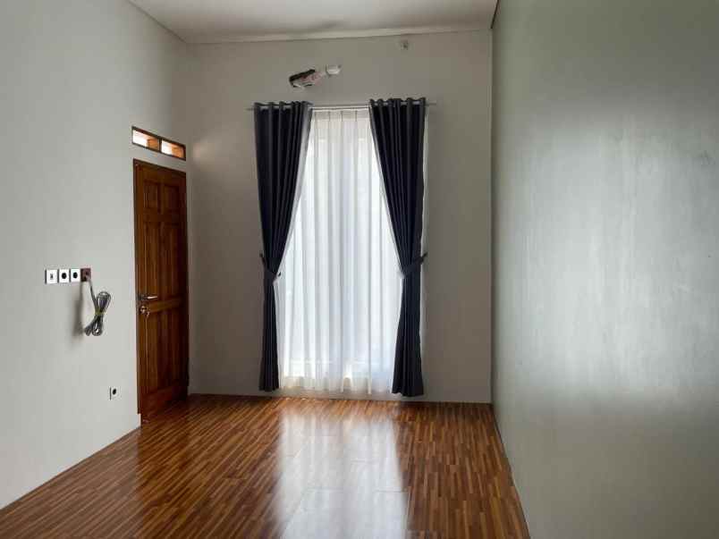 dijual rumah arcamanik