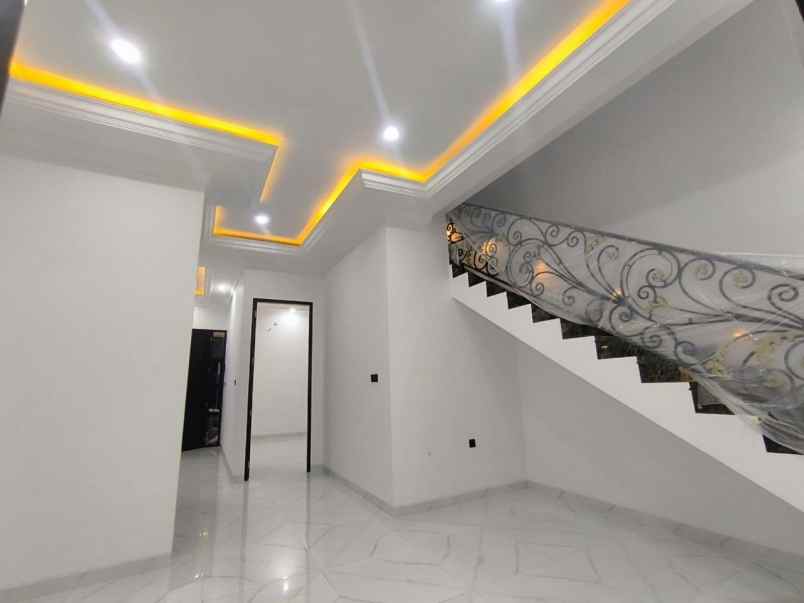 dijual rumah babatan pantai