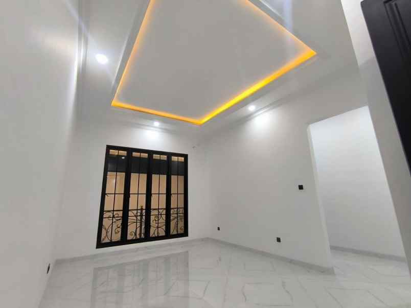 dijual rumah babatan pantai
