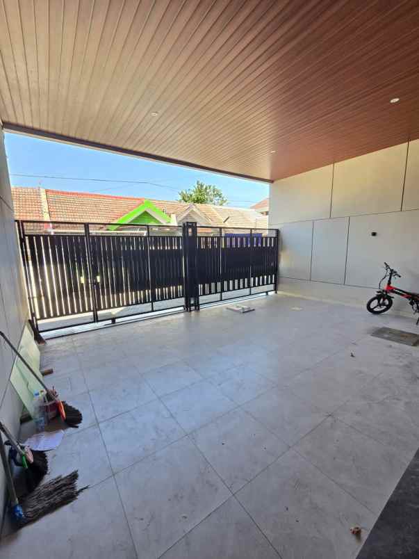 dijual rumah babatan pantai