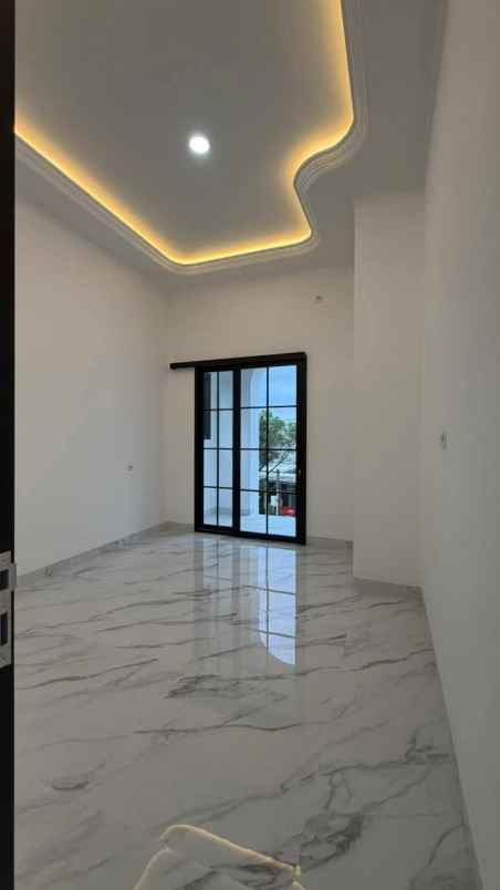 dijual rumah baru american classic oma campus dau