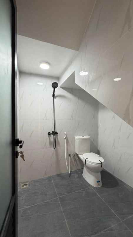 dijual rumah baru american classic oma campus dau