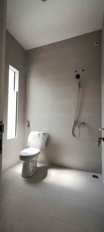 dijual rumah baru gress di jalan virgo