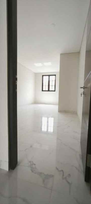 dijual rumah baru gress di jalan virgo