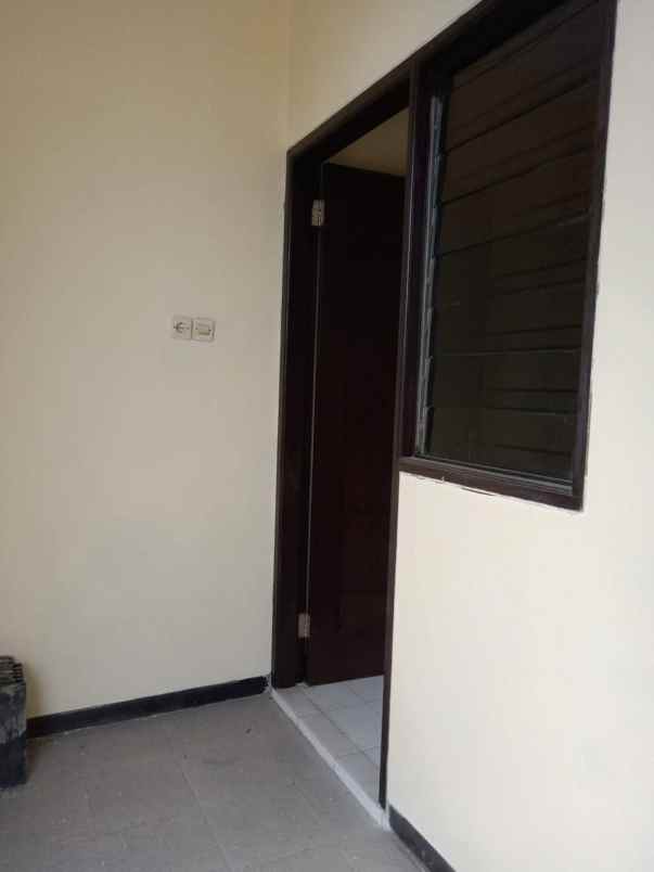 dijual rumah bendul merisi selatan