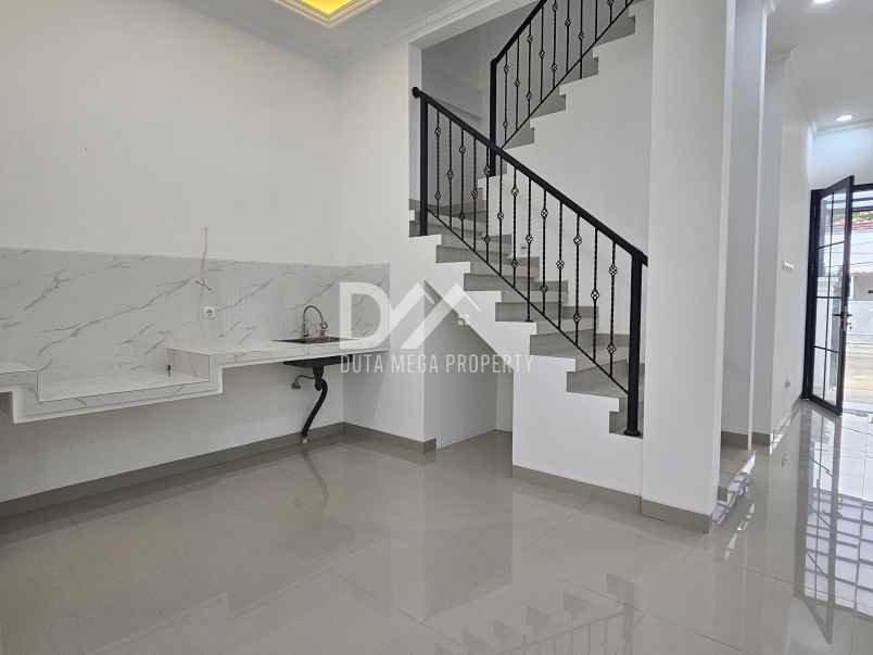 dijual rumah bergaya american style di bintaro