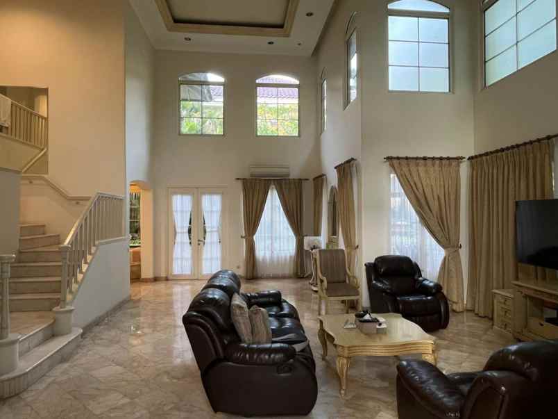 dijual rumah boulevard palem raya