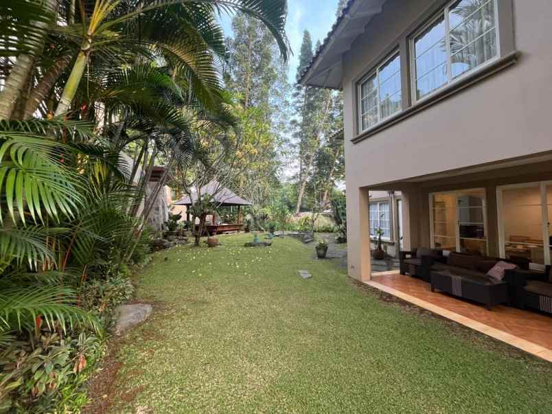 dijual rumah boulevard palem raya