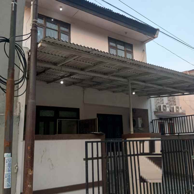 dijual rumah bulevar hijau