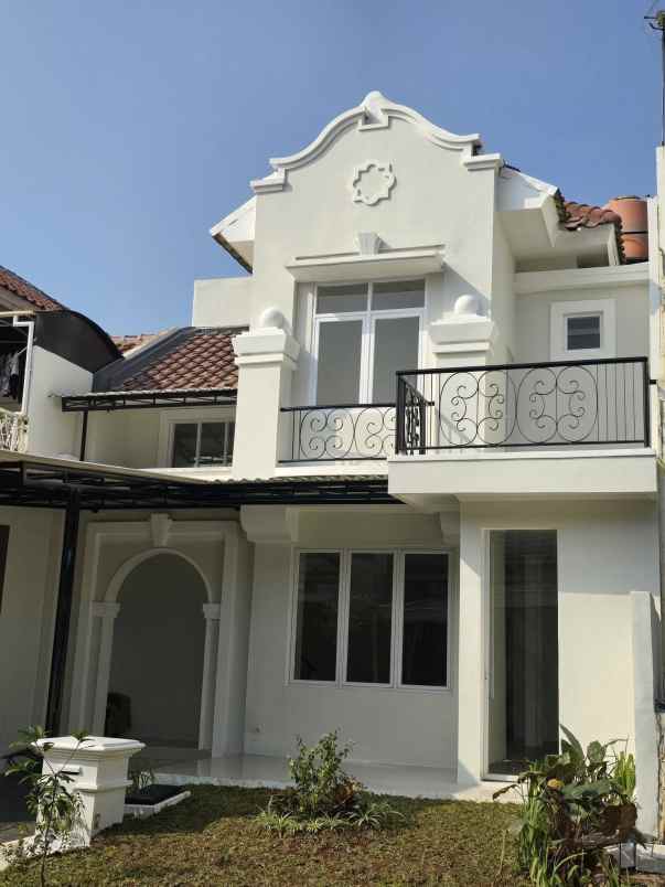 dijual rumah cantik like new di legenda wisata cibubur