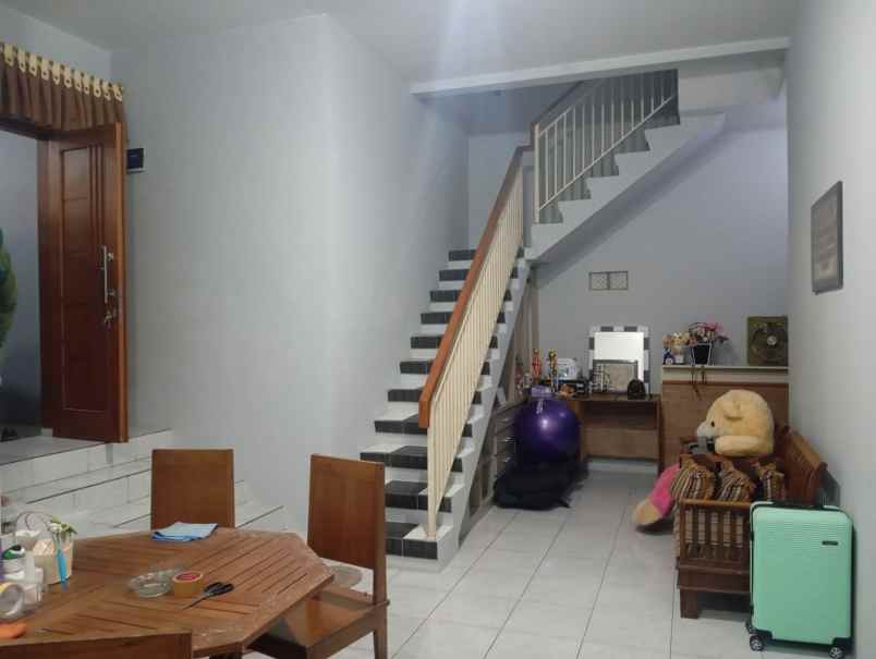dijual rumah cihanjuang