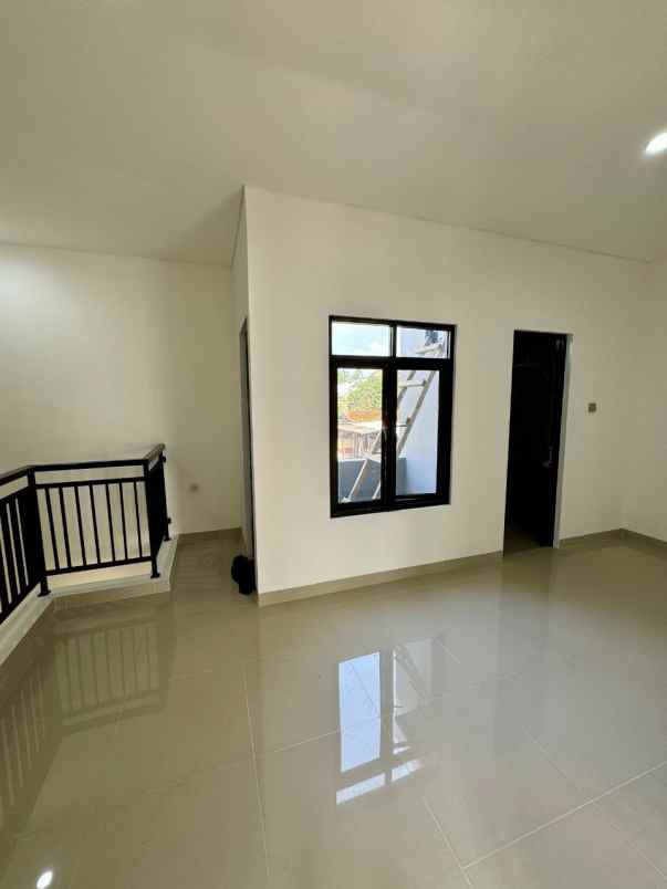 dijual rumah cinere depok