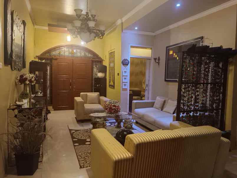 dijual rumah cipageran