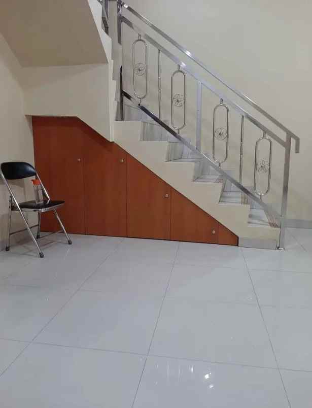 dijual rumah cipamokolan