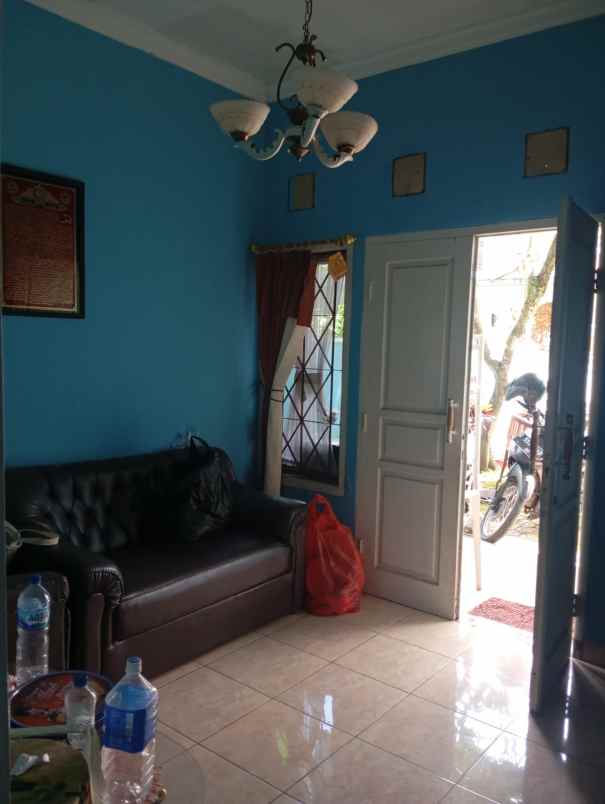 dijual rumah cisangkan