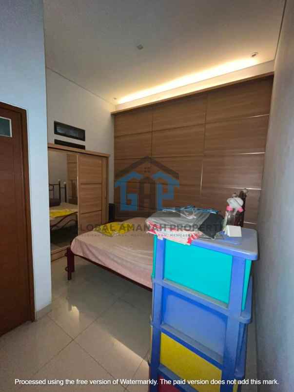 dijual rumah cisangkan