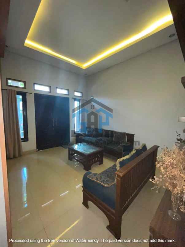 dijual rumah cisangkan