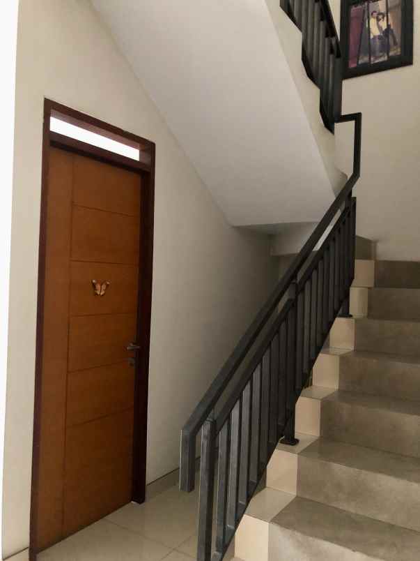 dijual rumah cisaranten kulon