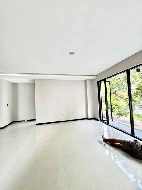 dijual rumah citraland surabaya