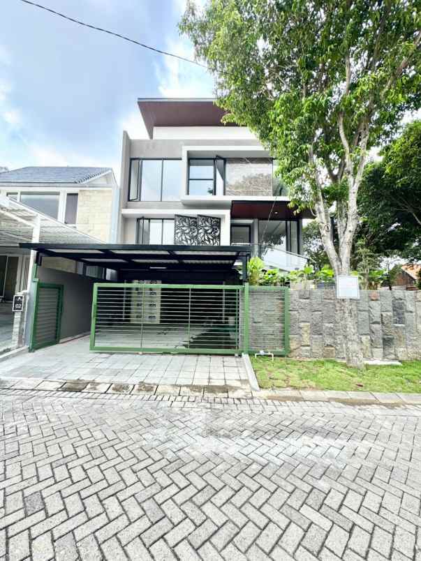 dijual rumah citraland surabaya