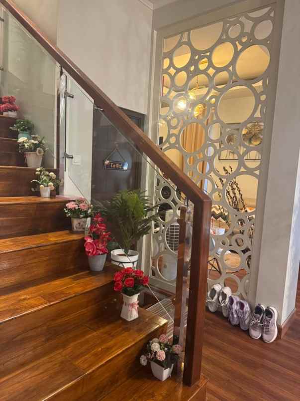 dijual rumah cluster burgundy