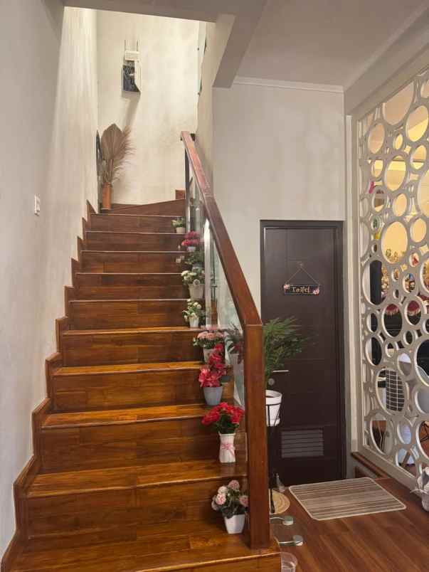 dijual rumah cluster burgundy