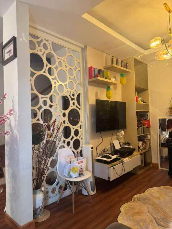 dijual rumah cluster burgundy