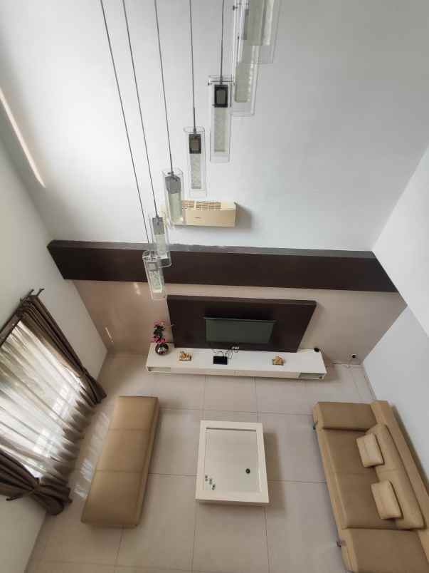 dijual rumah cluster crown phg gading