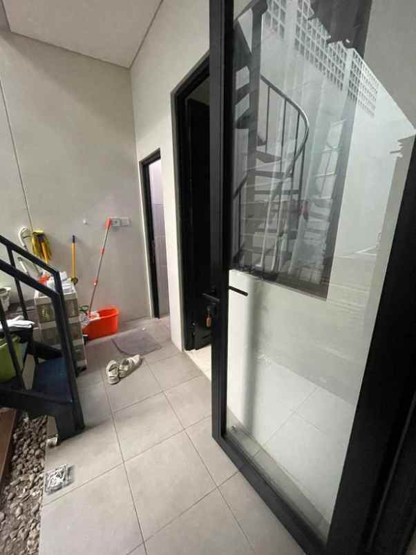 dijual rumah cluster emily sumarecon