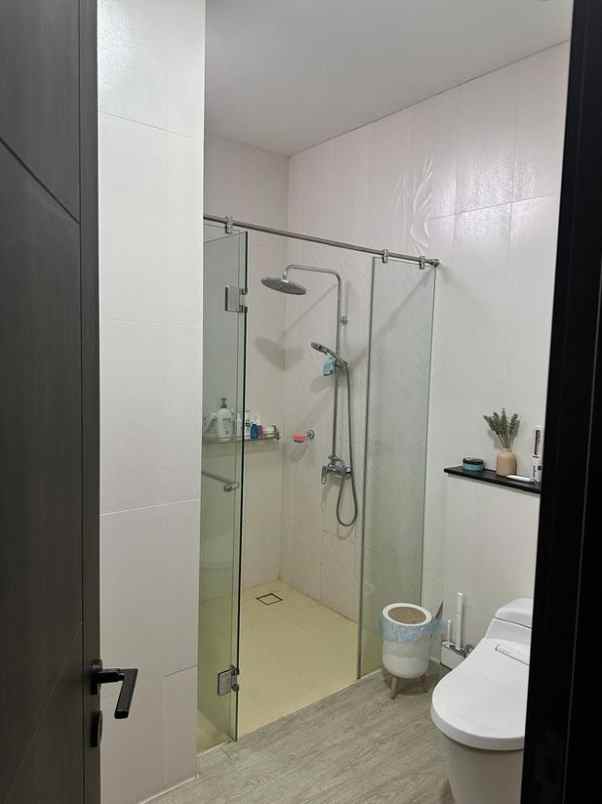 dijual rumah cluster emily sumarecon