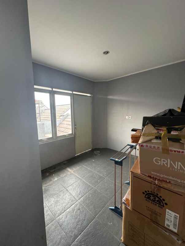 dijual rumah cluster jingga residence