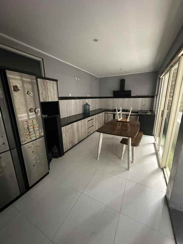 dijual rumah cluster jingga residence