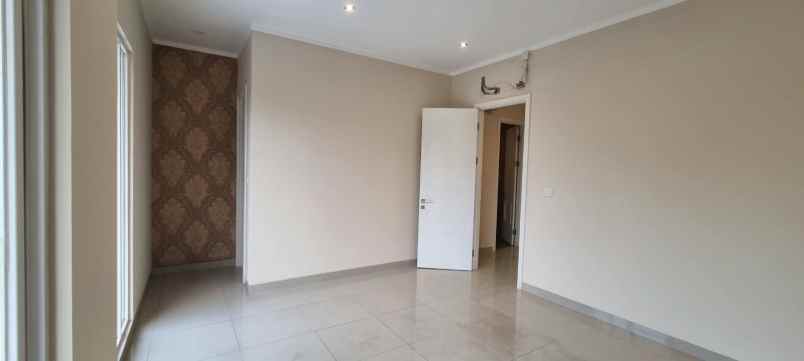 dijual rumah cluster lotus summarecon