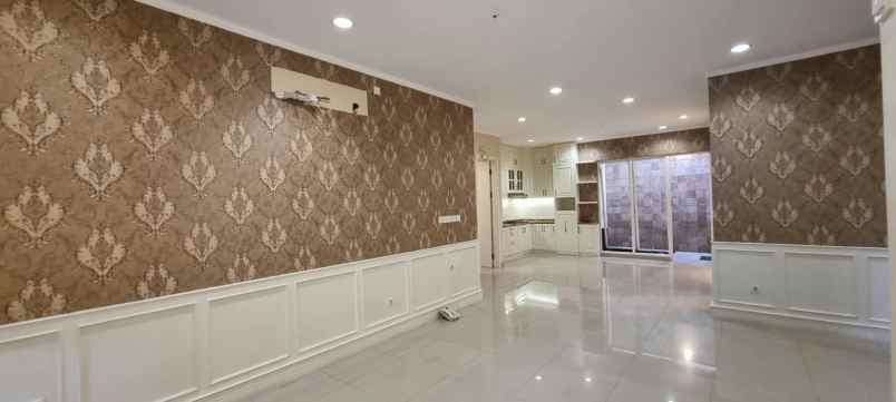 dijual rumah cluster lotus summarecon