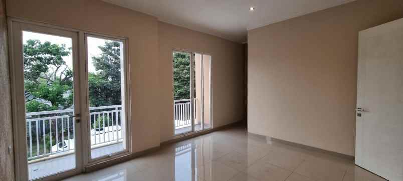 dijual rumah cluster lotus summarecon