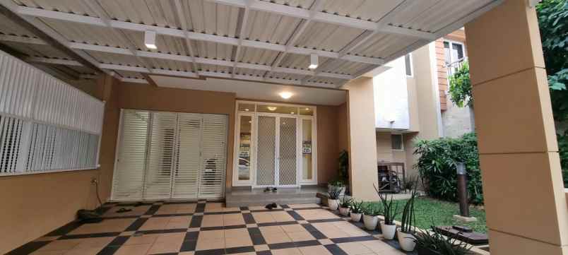 dijual rumah cluster lotus summarecon