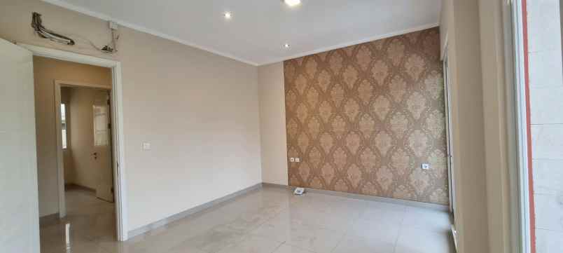 dijual rumah cluster lotus summarecon